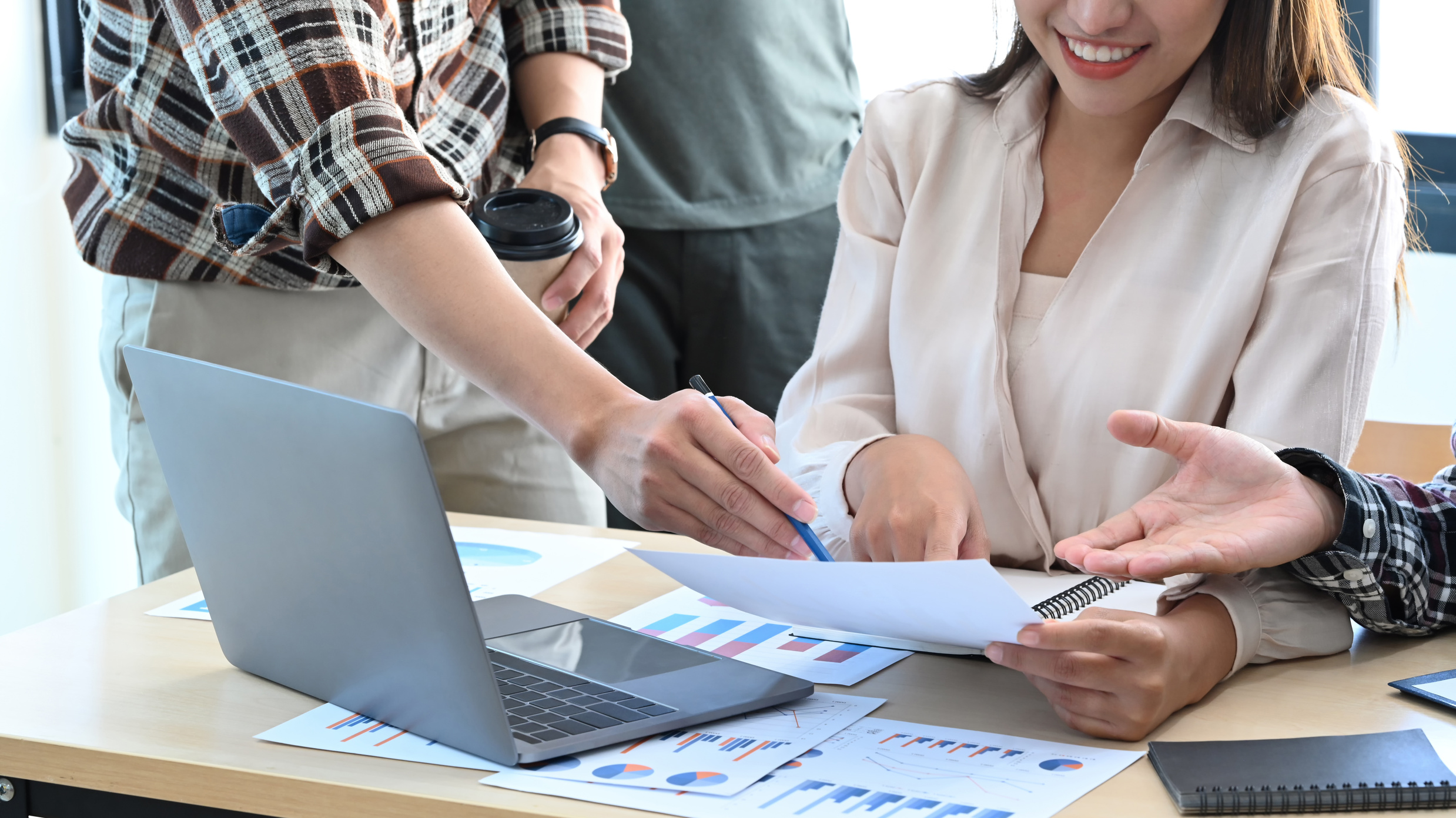 Professional investor working new start up project together.
